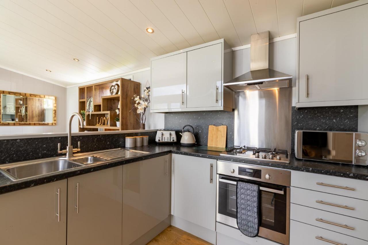 Inside No 1 Retreat * Carnforth