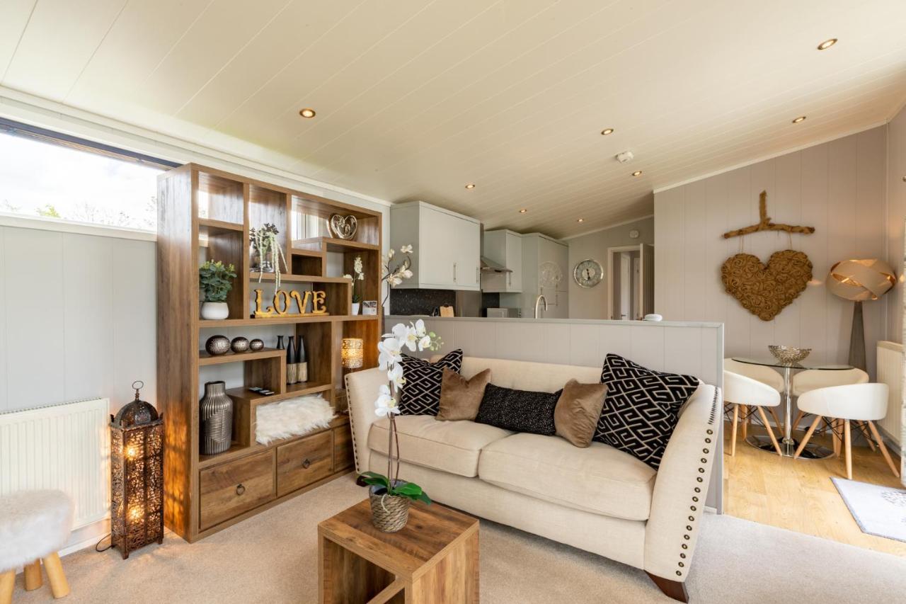 Lodge Inside No 1 Retreat *