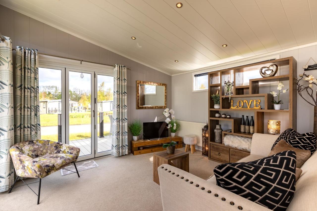Lodge Inside No 1 Retreat