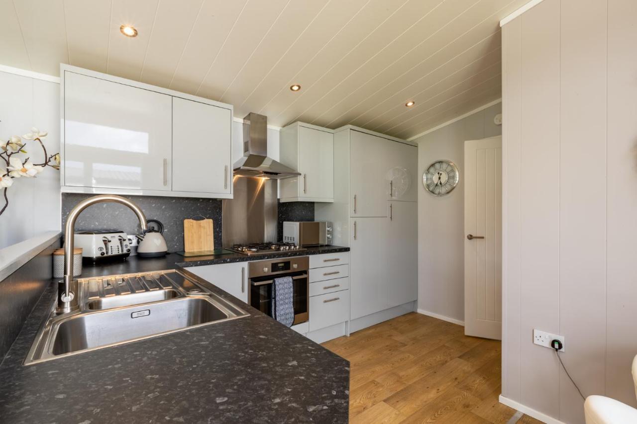 Inside No 1 Retreat Lodge