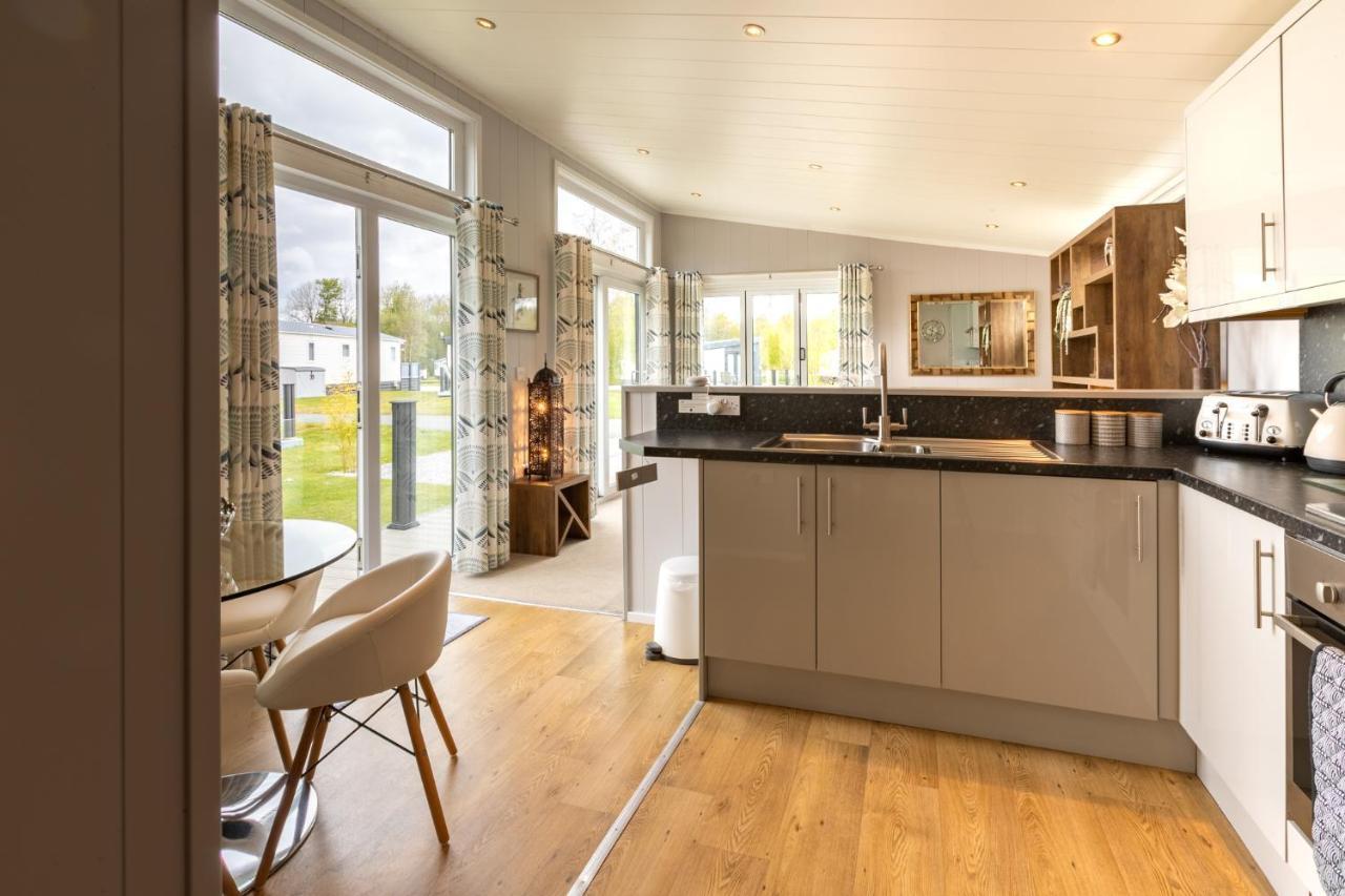 Inside No 1 Retreat * Carnforth