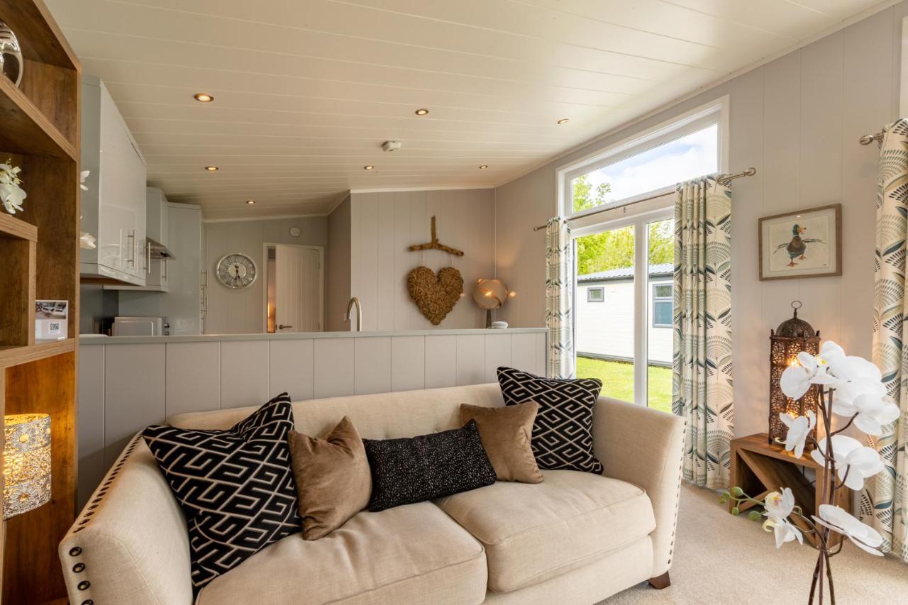 Inside No 1 Retreat