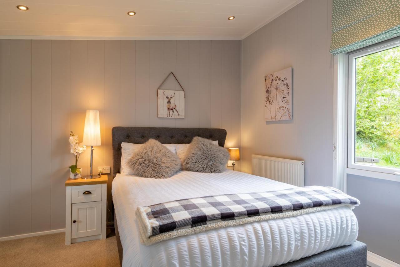 Inside No 1 Retreat Lodge *